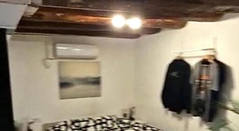 Image of Studio - Split Level 7