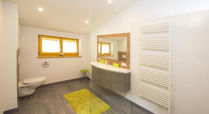 Image of Family Apartment with Balcony and Lake View 2