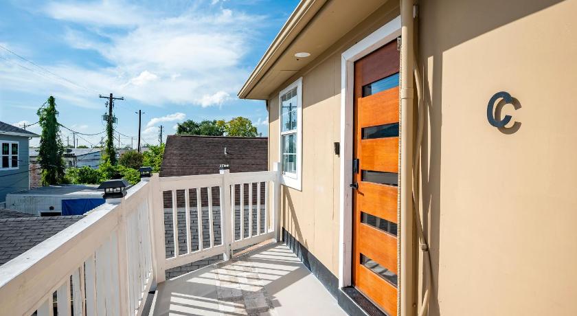 3BR HOME SLEEPS 8 DOWNTOWN Med CTR /pet/EV photo