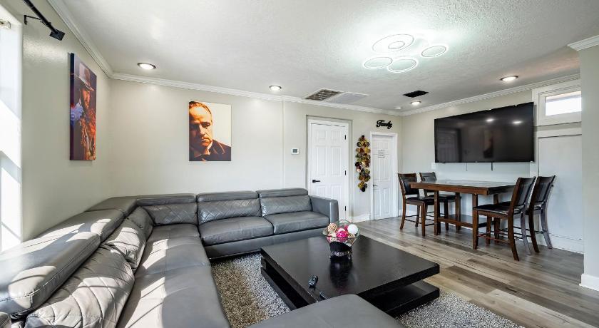 3BR HOME SLEEPS 8 DOWNTOWN Med CTR /pet/EV — Hotel in Houston (TX)
