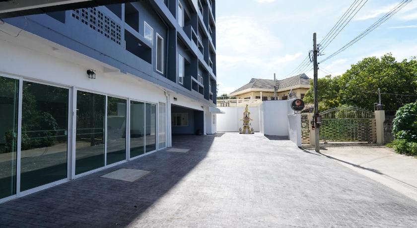 Bangkok RoomQuest IT Square Don Mueang Airport 3-Star Hotel suite