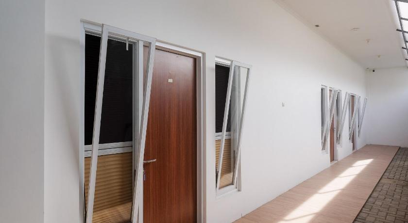 RedDoorz Syariah near Transmart Pabelan Solo – Kartasura, SD