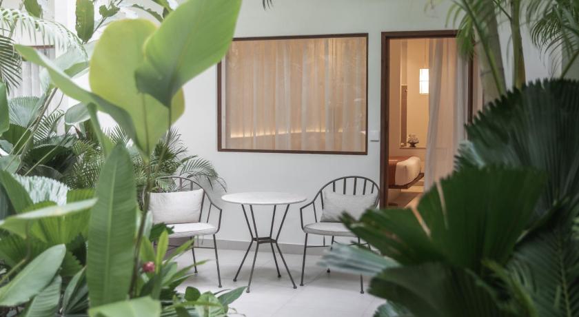 Image of Deluxe Room Poolside Double 7