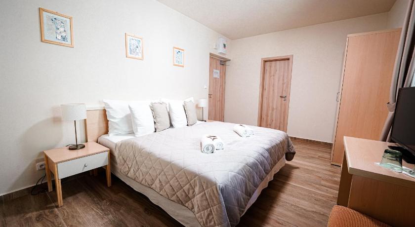 Hotel SLUNECNA LOUKA photo