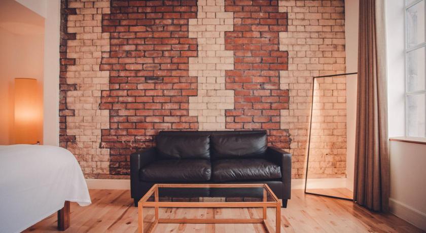 Image of Studio Suite 11