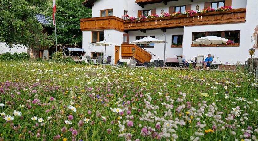 Hotel Kristall — Hotel in Lech