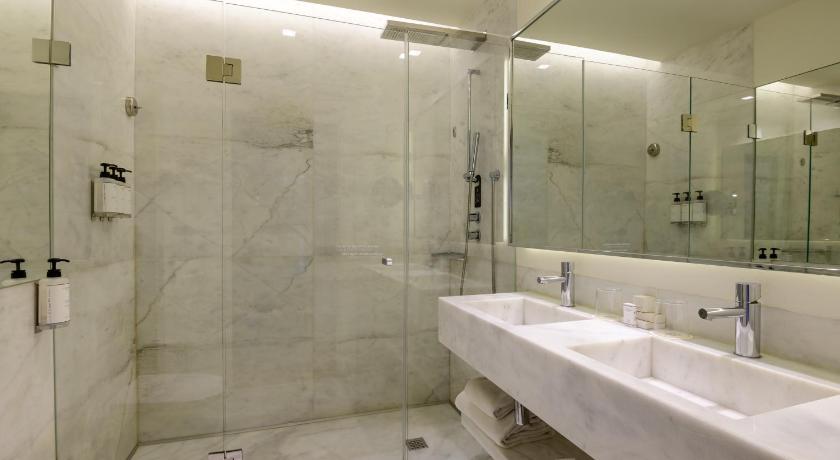 Image of Deluxe City View Double or Twin Room 12