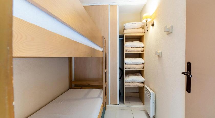 Image of Budget One-Bedroom Apartment (6 People) 4