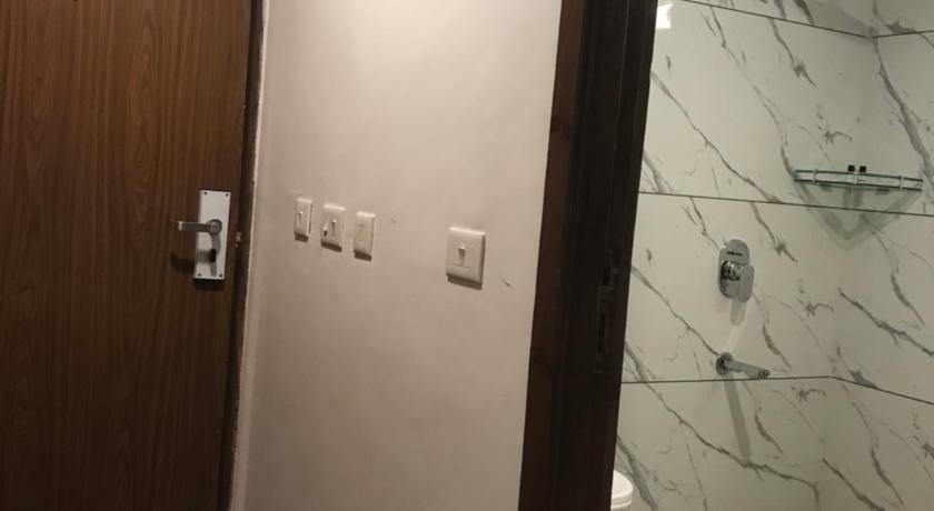 Hotel Royal Savoy Kashmir photo