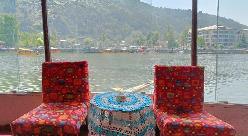 Island Hotel - image 6