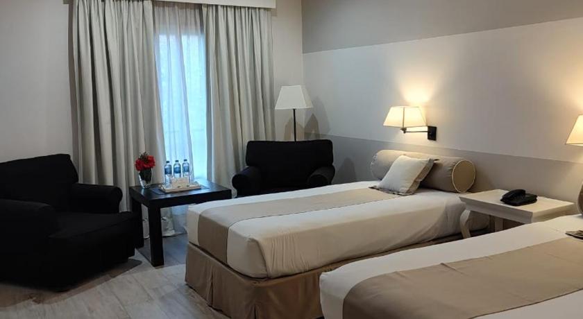 Image of Executive Triple Room 1