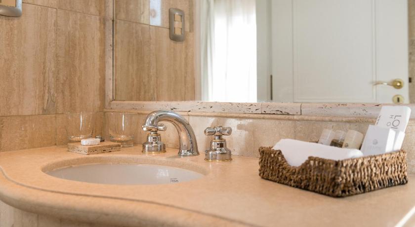 Image of Executive Triple Room 2