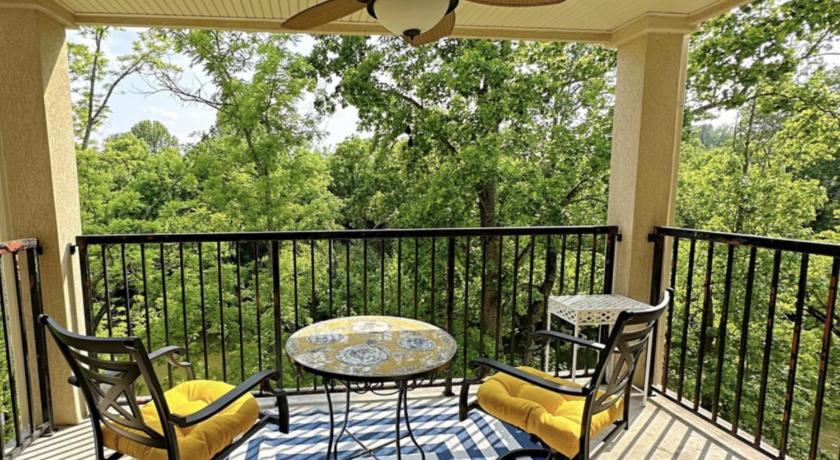 Sevierville Bill’s On Little Pigeon River 4-Star Accommodation view
