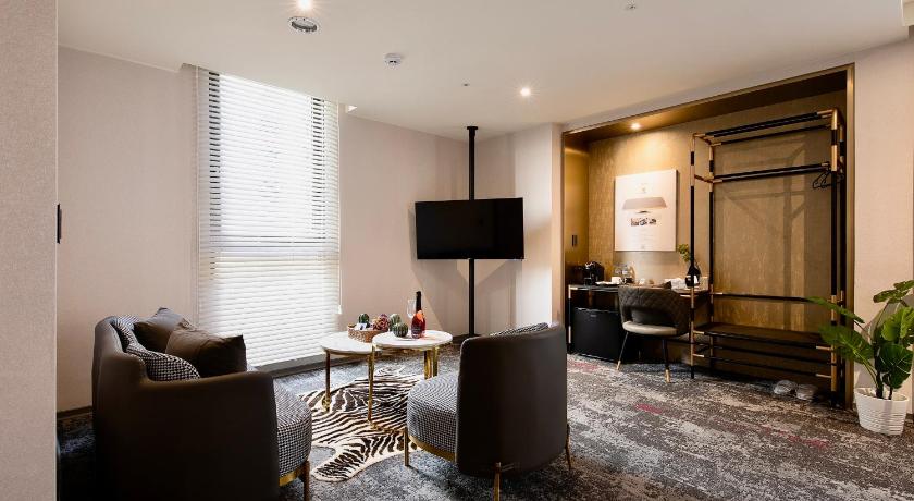 Tenz-Go Hotel - image 3