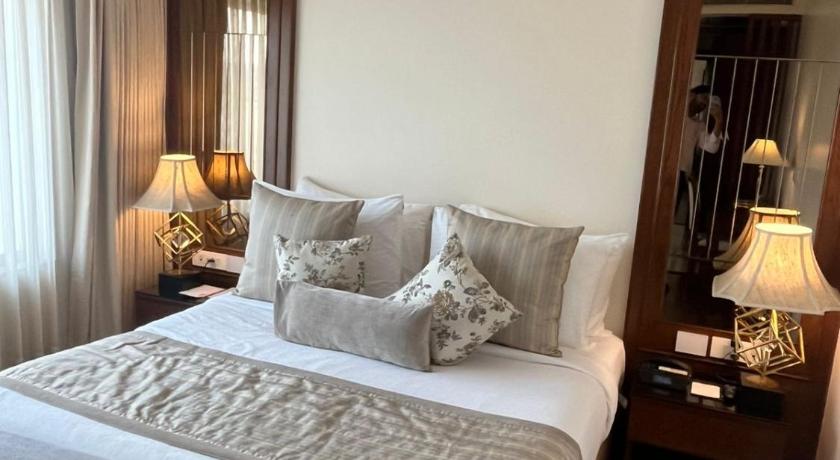 Image of Junior Suite 8