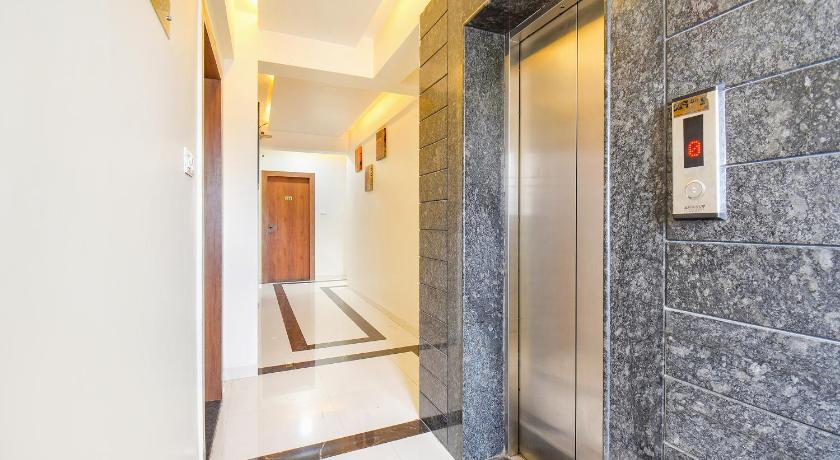 Super OYO Townhouse OAK Hotel Rajmudra photo