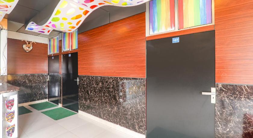 OYO 18561 Hotel Athiti photo