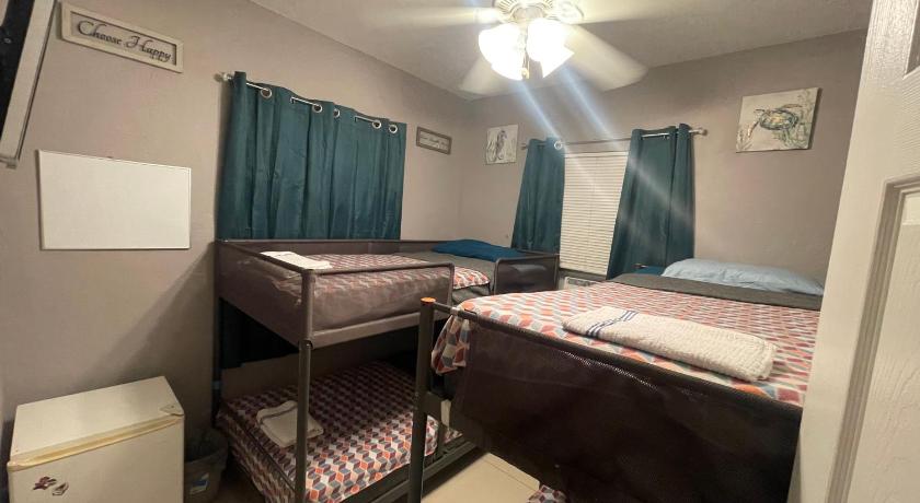 Miami Vibes "Hostel-Like" Shared Room — Hotel in Miami (FL)