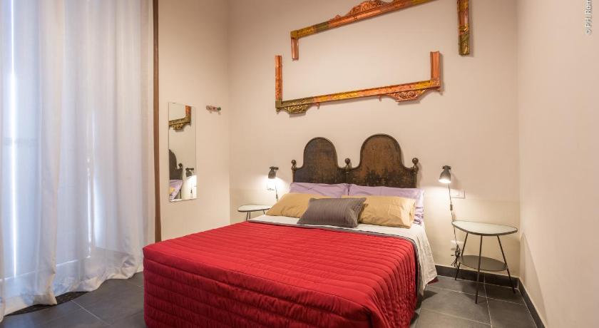 Image of Double Room with Balcony and Garden View 4