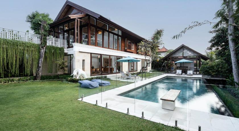Deluxe Villa Batu Sari photo