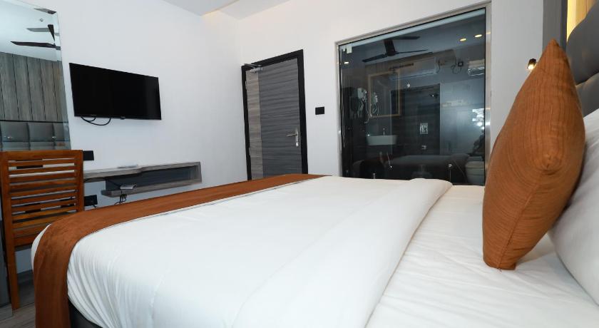 Goodland Elegance - image 44