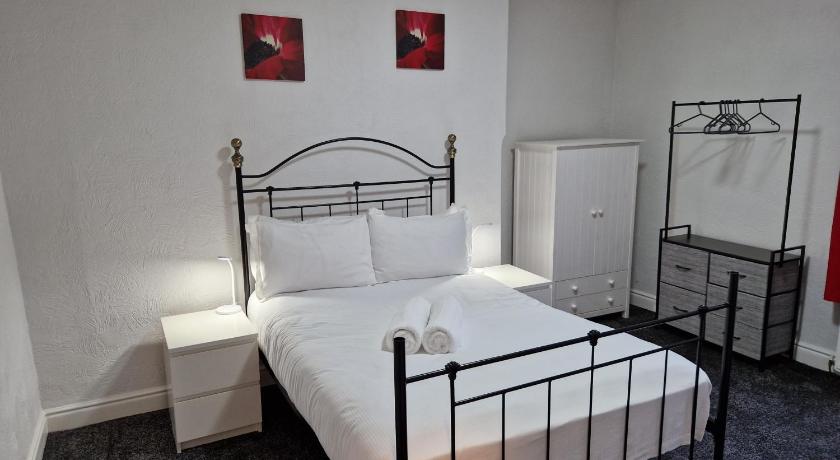 Birtley's Diamond 3 bed Apt, sleeps 6 Guests