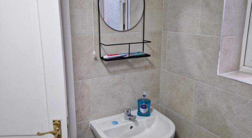 Birtley's Diamond 3 bed Apt, sleeps 6 Guests photo