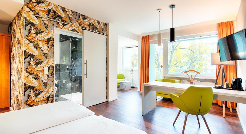 柏林 Hotel Carolinenhof 3星级 酒店 泳池