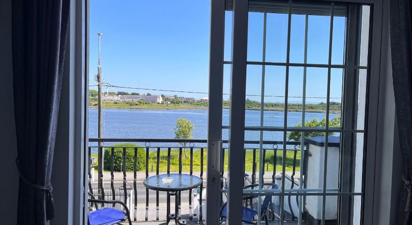 Image of Double Room with Balcony and Sea View 3