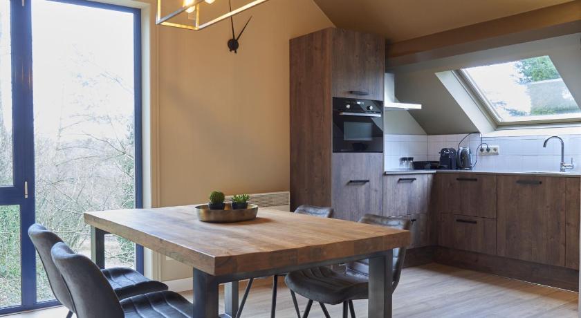 Modern Apartment with Microwave - image 24