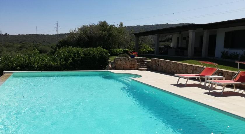 La Sima villa con piscina vista mare San Pantaleo Sardegna photo