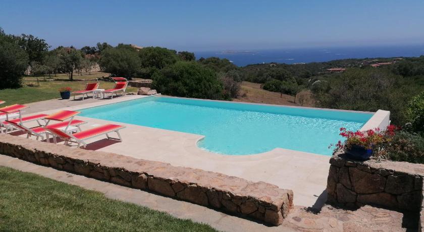 La Sima villa con piscina vista mare San Pantaleo Sardegna photo