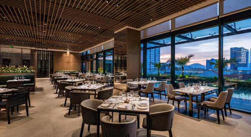 ダナン Crowne Plaza Danang City Centre By IHG 5つ星 ホテル プール