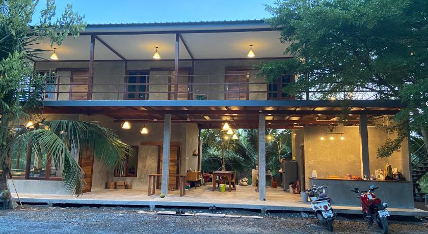 サームットサコーン COCO HOME Homestay 3つ星 ゲストハウス プール