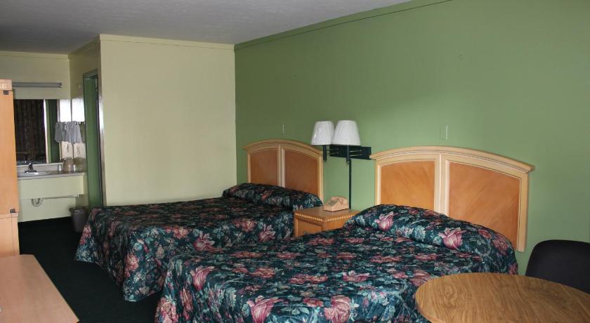 Double Room with Two Double Beds - Non-Smoking, Travelers Inn Gainesville in Gainesville (FL)