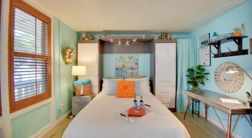 Chic Virginia Beach Studio, Steps to the Ocean! photo