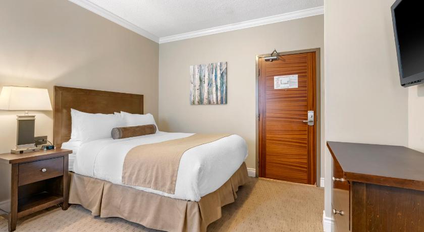 Regent Hotel Revelstoke photo
