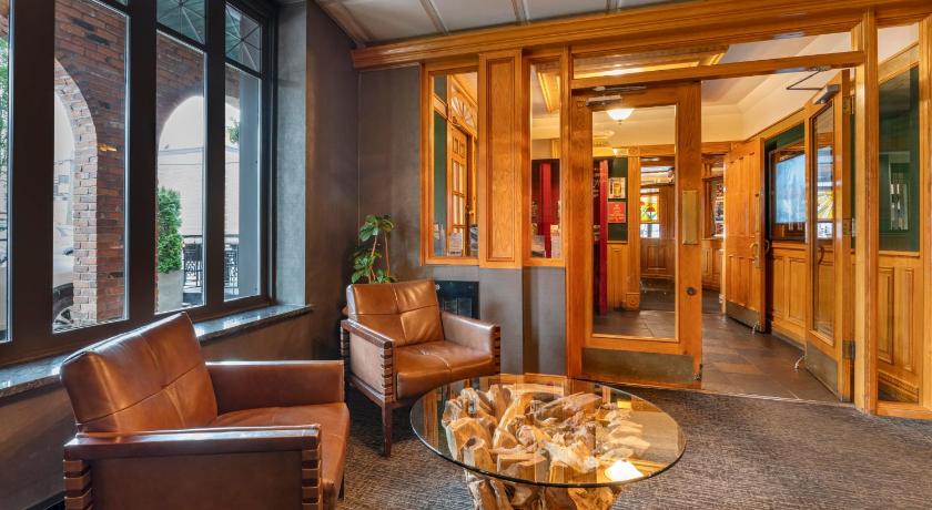 Regent Hotel Revelstoke photo