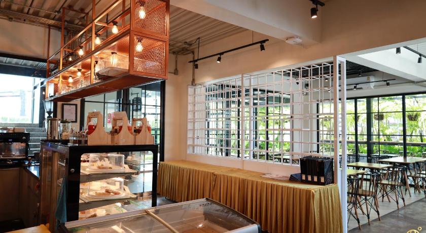 那空是탐마랏 The Gold Living Life 3星级 酒店 套房