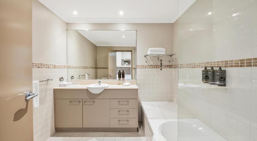 Imagen de Habitación estándar King (Standard King Room) 9