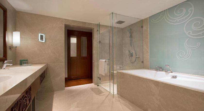 Image of presidential suite, club lounge access, 2 bedroom suite, bedroom 1: 1 king, bedroom 2: 1 king 2