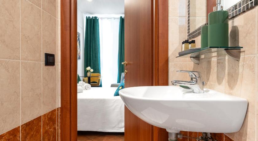 ローマ Colosseo Relais 3つ星 ホテル プール