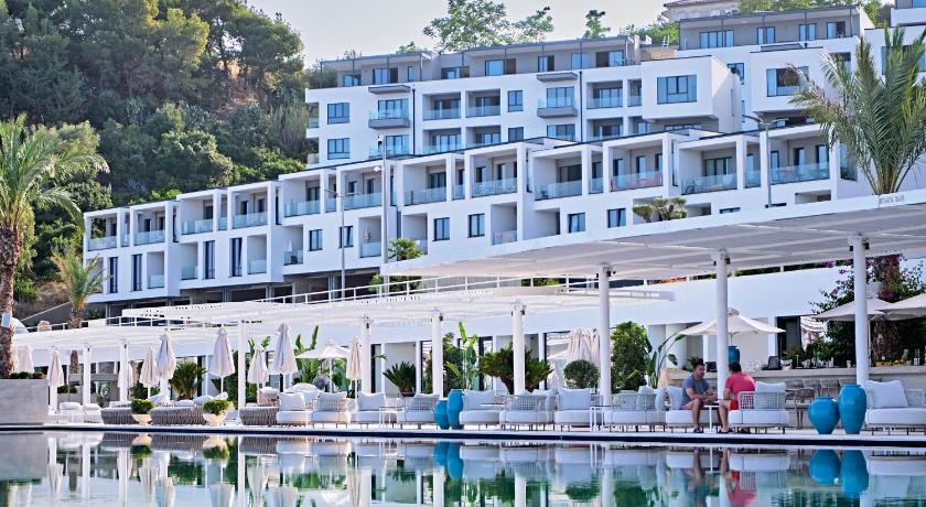 Azar Luxury Suites