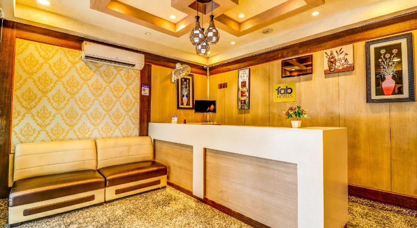 OYO Flagship 12177 Hotel Crystal Inn photo
