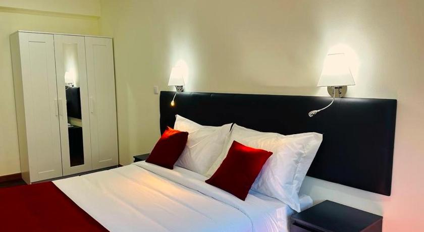 Lisbon Universo Romantico 3-Star Hotel pool