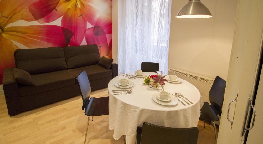 Foster Apartamentos Sol — Hotel in Madrid