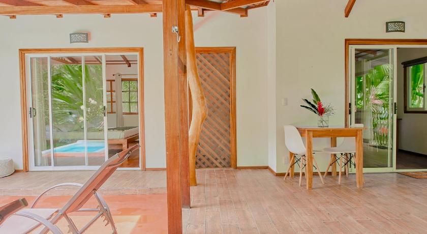 Image of Deluxe Bungalow with Garden View 4