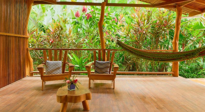Image of Deluxe Bungalow with Garden View 5