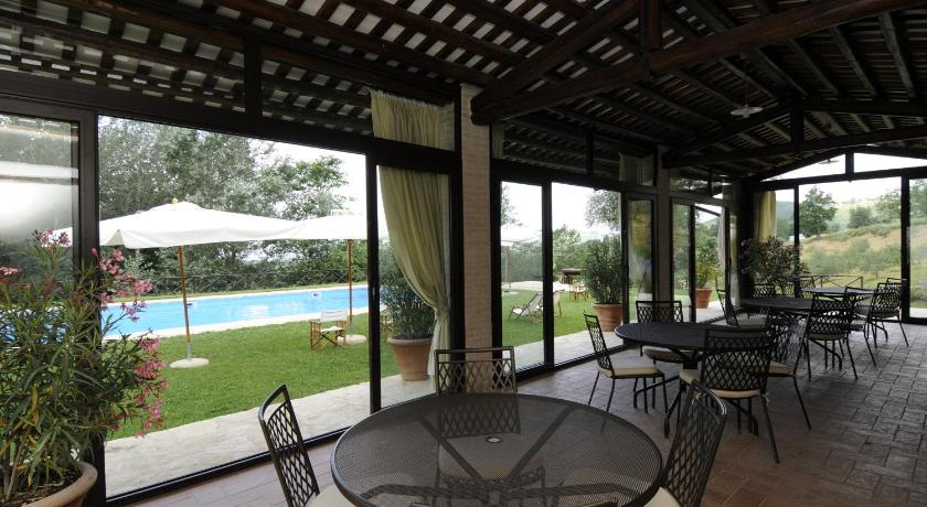 Assisi Agriturismo Le Case 4-Star Guesthouse pool