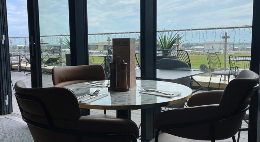 Courtyard London Heathrow Airport photo